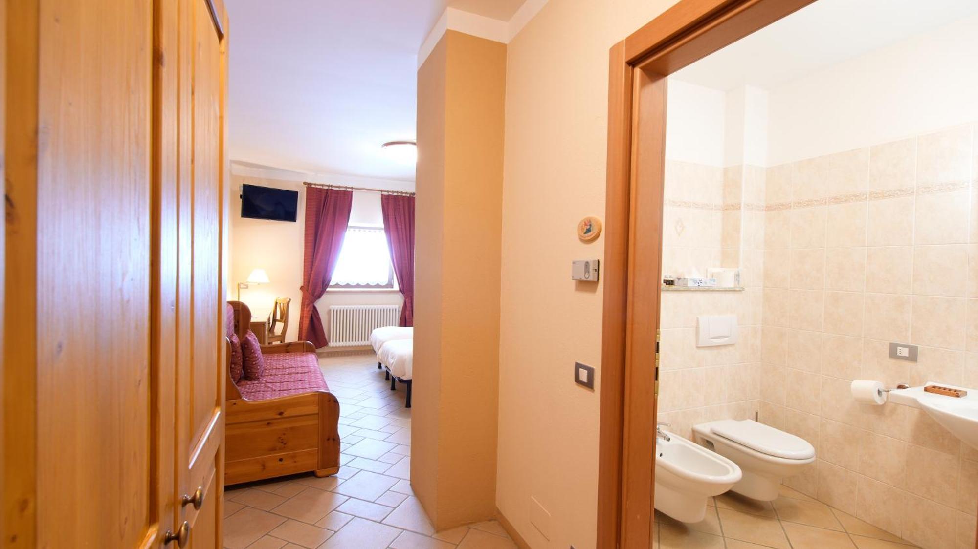Hotel Ristoro Sitten - 2300 Mt 2*