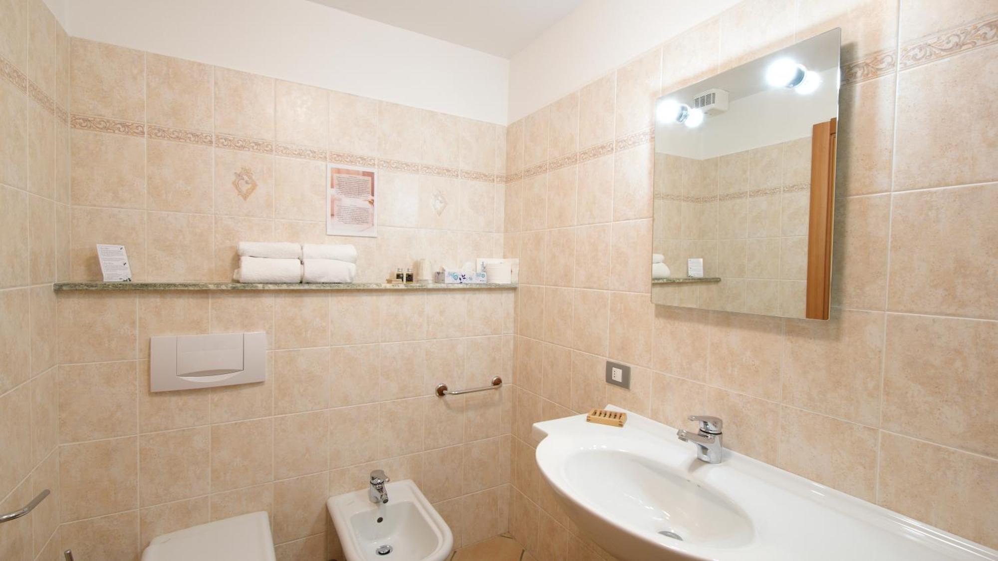 Hotel Ristoro Sitten - 2300 Mt 2*